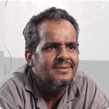 Melhorou muito porque, antes, não tínhamos um horário fixo. Agora, as quebras inesperadas pararam, pois estamos atuando antes mesmo de acontecer qualquer problema. Quando os sensores indicam alguma coisa, já adiantamos o serviço para evitar a quebra. <span class='font-semibold'>Não precisamos mais vir de madrugada ou à noite para resolver problemas que os sensores já haviam identificado.</span>